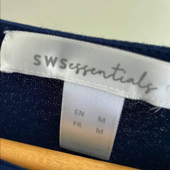 SWS Essentials cropped blouse - Picture 2 of 3